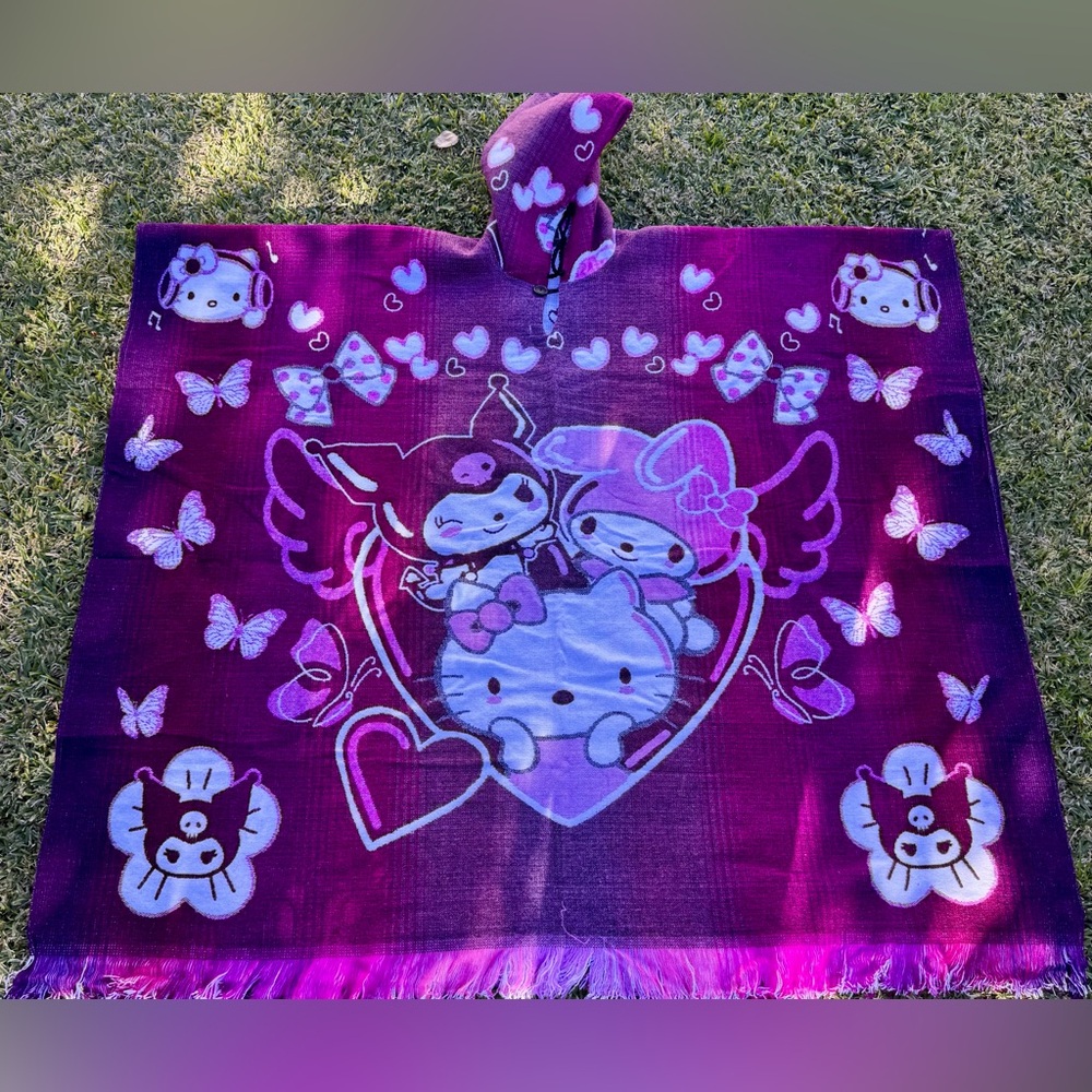 Hand made alpaca poncho, hello kitty design , one size, unisex,made in Ecuador